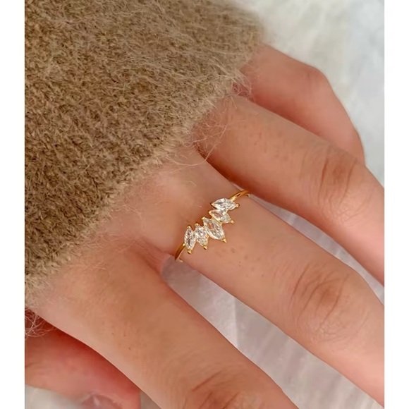 Size 7 | 18K Gold Plated Cubic Zirconia Crown Ring - Picture 9 of 9